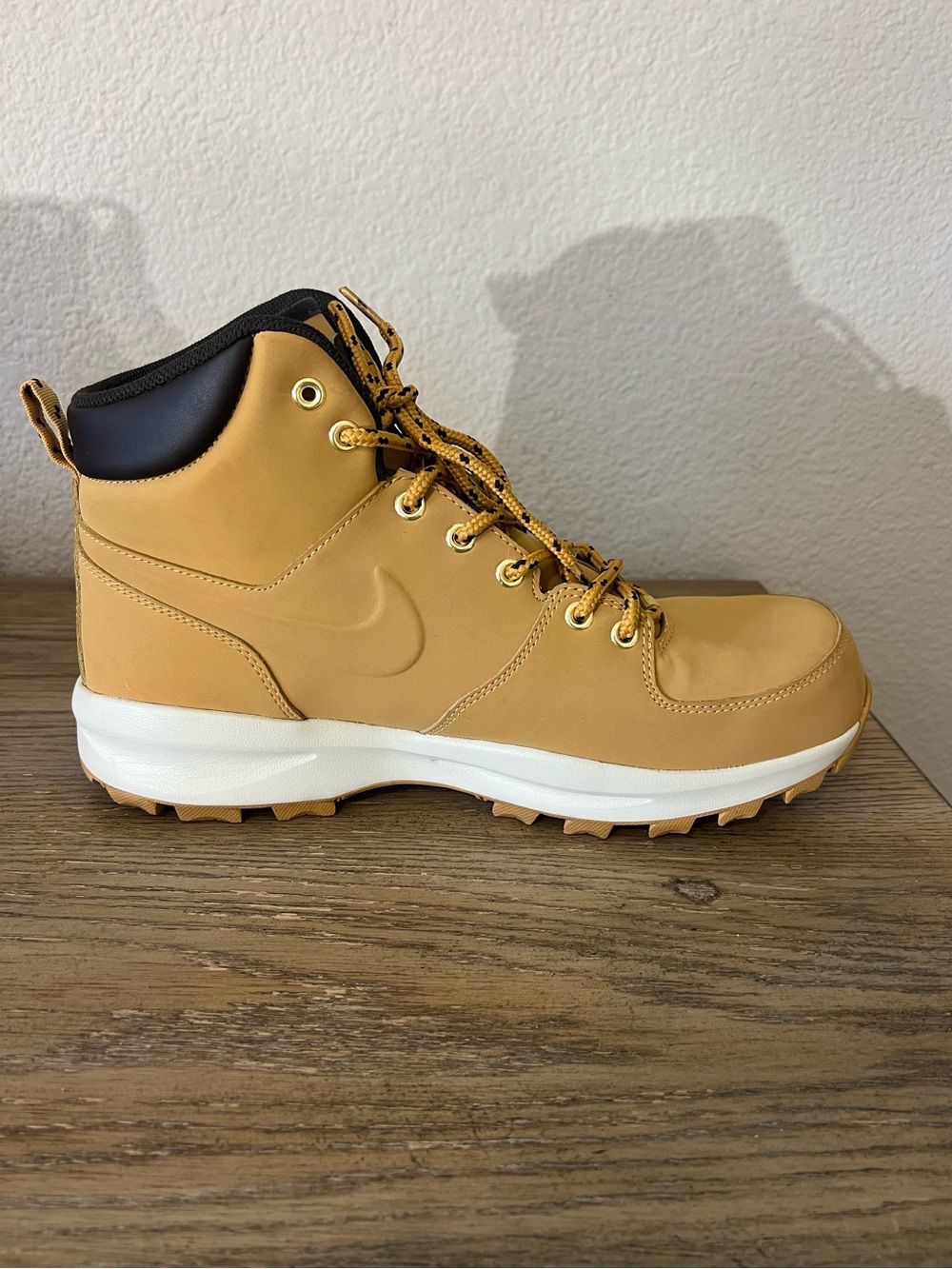 Nike men’s Manoa Leather Boots haystack tan sz 10.5 outdoor workwear hiking - Picture 6 of 14